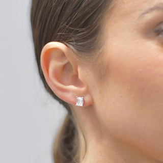 2.061 LGD Stud Earrings