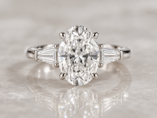 How to Match Accent Stones to the Center Diamond