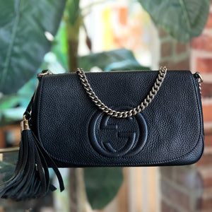 GUCCI Black Pebbled Calfskin Medium Soho Flap Crossbody