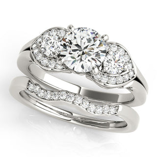 ENGAGEMENT RINGS 3 STONE ROUND