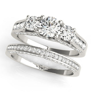 ENGAGEMENT RINGS 3 STONE ROUND