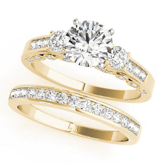 ENGAGEMENT RINGS 3 STONE ROUND