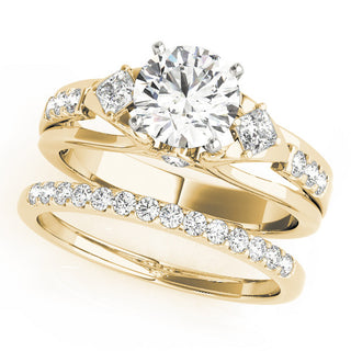 ENGAGEMENT RINGS 3 STONE ROUND