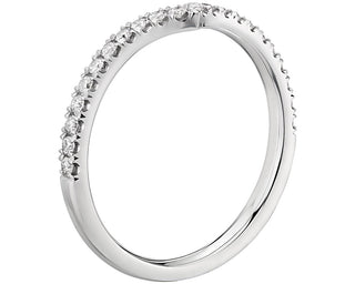 14k white gold classic V-shaped diamond ring (1/5 carat total weight)