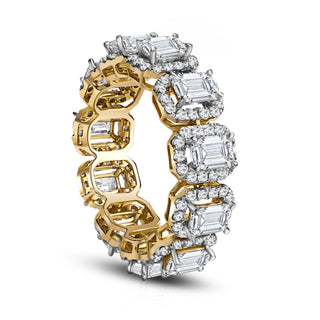 Luxury yellow gold wedding ring with diamonds